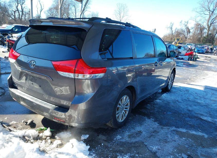 Photo 4 of 2011 Toyota Sienna XLE V6 (VIN 5TDYK3DC1BS154753)