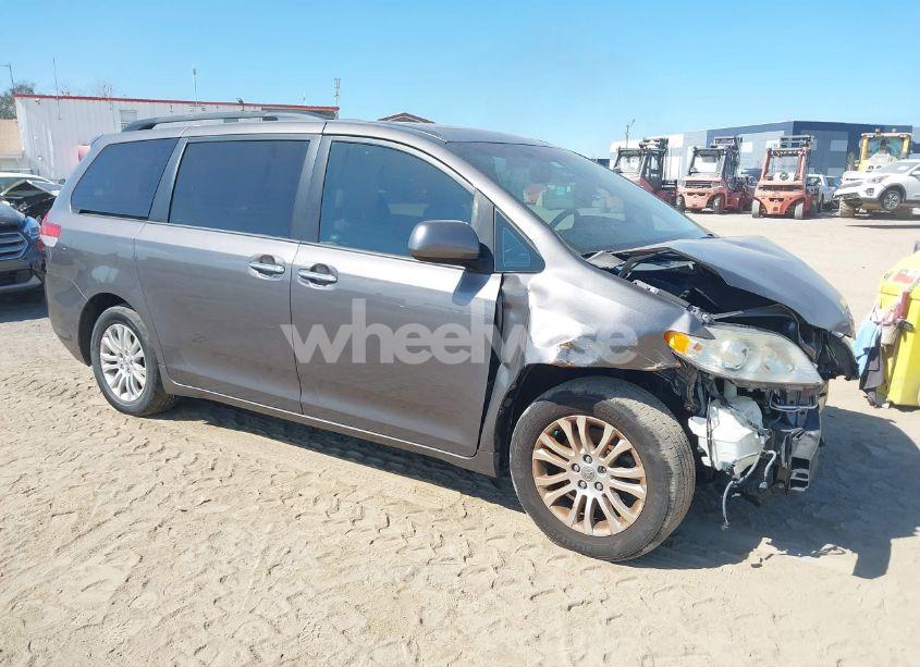 2012 Toyota Sienna XLE V6 8 PASSENGER (VIN 5TDYK3DC1CS186331) main photo