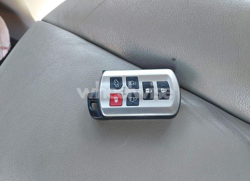 Photo 11 of 2012 Toyota Sienna XLE V6 8 PASSENGER (VIN 5TDYK3DC1CS186331)