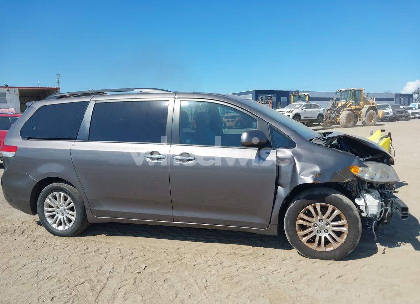 Photo 13 of 2012 Toyota Sienna XLE V6 8 PASSENGER (VIN 5TDYK3DC1CS186331)