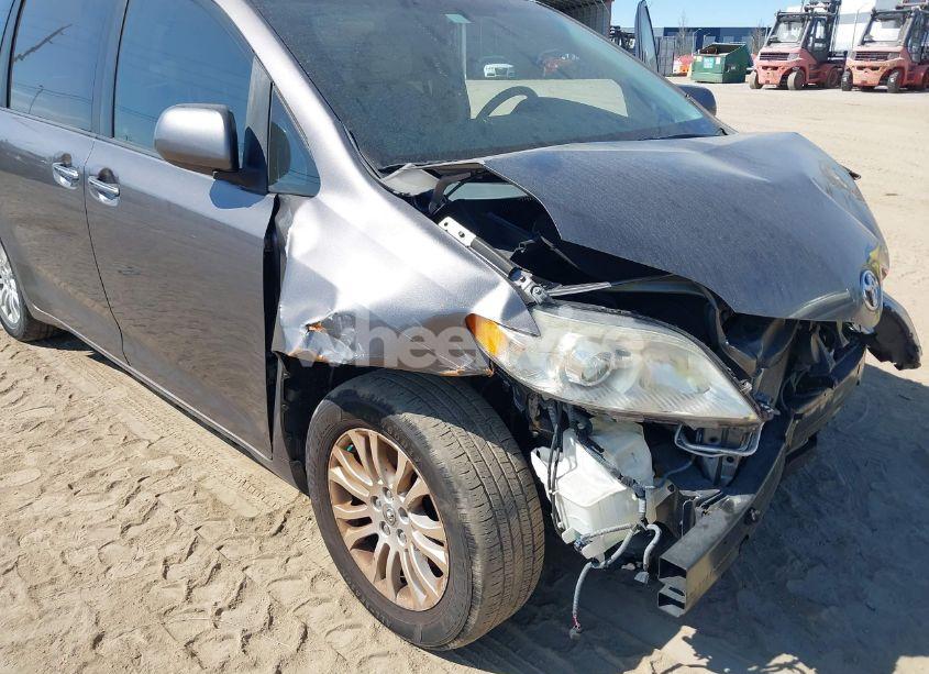 Photo 6 of 2012 Toyota Sienna XLE V6 8 PASSENGER (VIN 5TDYK3DC1CS186331)