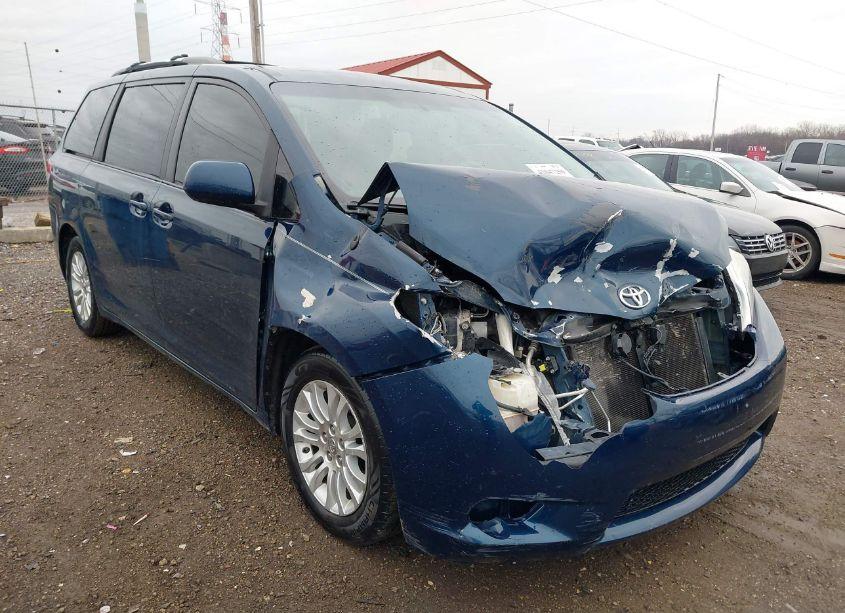 2012 Toyota Sienna XLE V6 8 PASSENGER (VIN 5TDYK3DC1CS203712) main photo