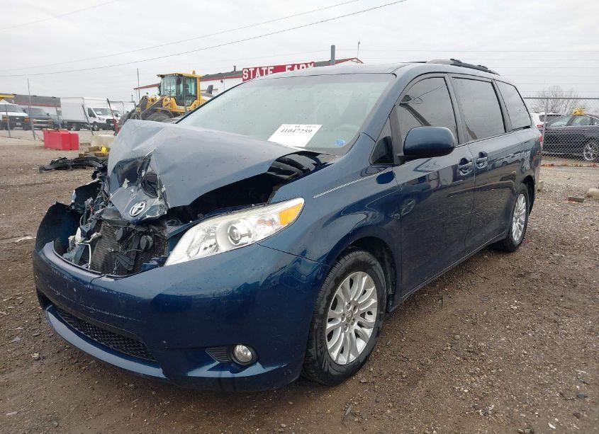 Photo 2 of 2012 Toyota Sienna XLE V6 8 PASSENGER (VIN 5TDYK3DC1CS203712)