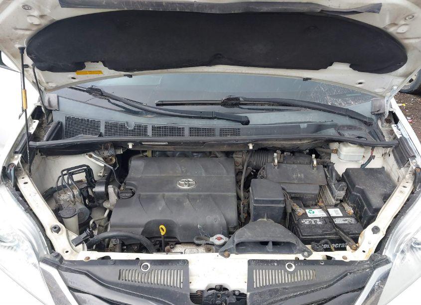 Photo 10 of 2012 Toyota Sienna XLE V6 8 PASSENGER (VIN 5TDYK3DC1CS210482)