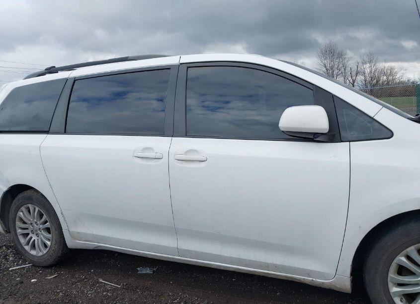 Photo 13 of 2012 Toyota Sienna XLE V6 8 PASSENGER (VIN 5TDYK3DC1CS210482)