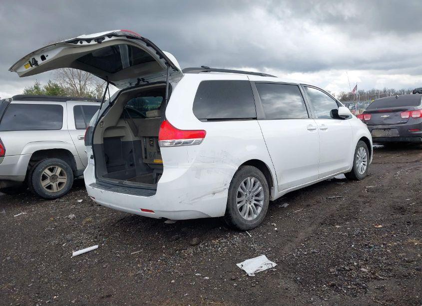 Photo 4 of 2012 Toyota Sienna XLE V6 8 PASSENGER (VIN 5TDYK3DC1CS210482)
