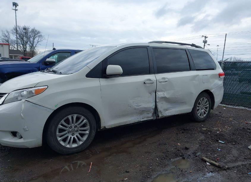 Photo 6 of 2012 Toyota Sienna XLE V6 8 PASSENGER (VIN 5TDYK3DC1CS210482)