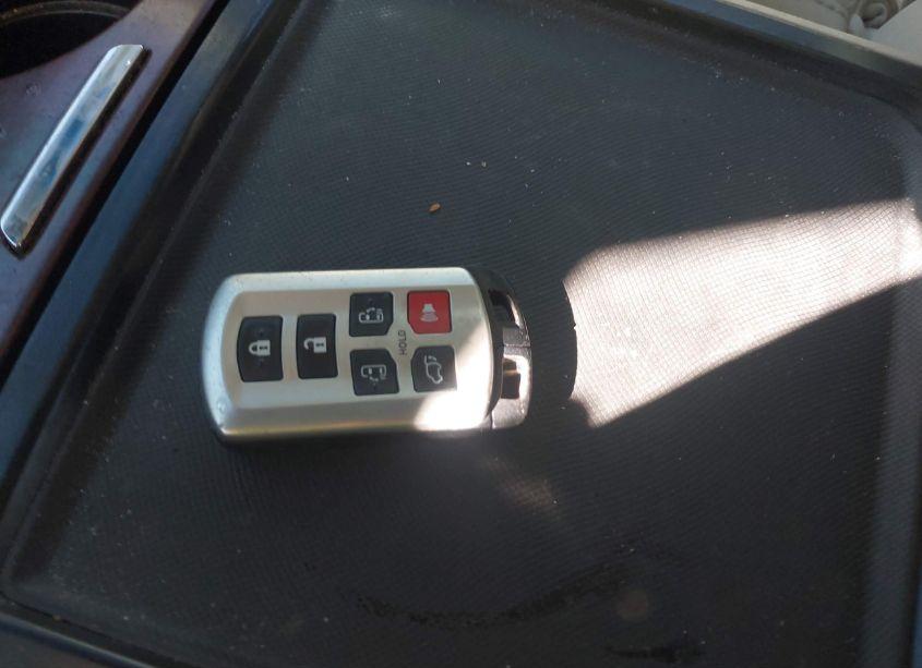 Photo 11 of 2012 Toyota Sienna XLE/LIMITED (VIN 5TDYK3DC1CS225564)