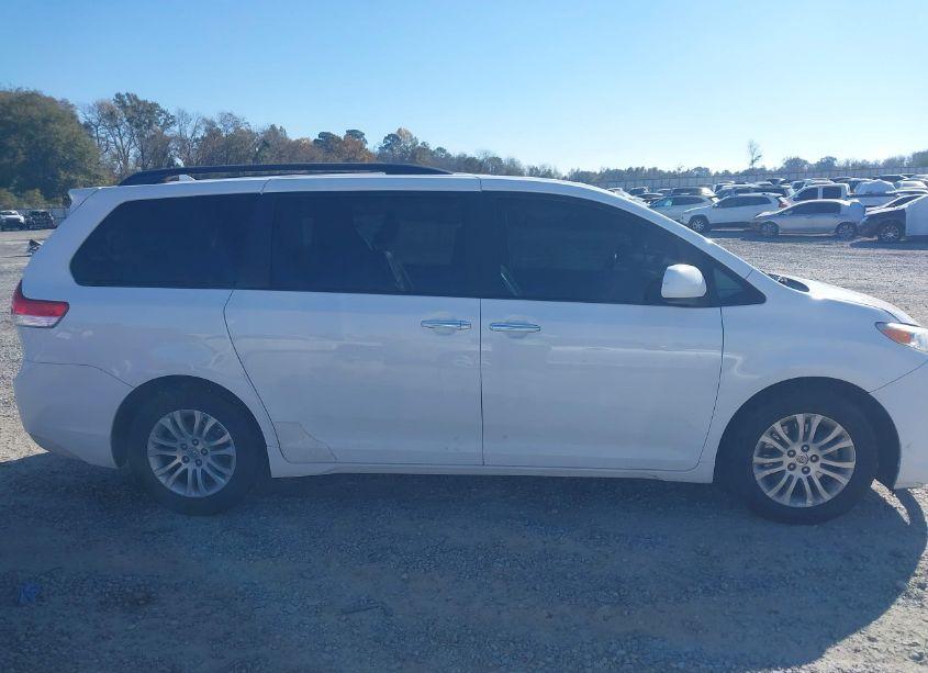 Photo 13 of 2012 Toyota Sienna XLE/LIMITED (VIN 5TDYK3DC1CS225564)