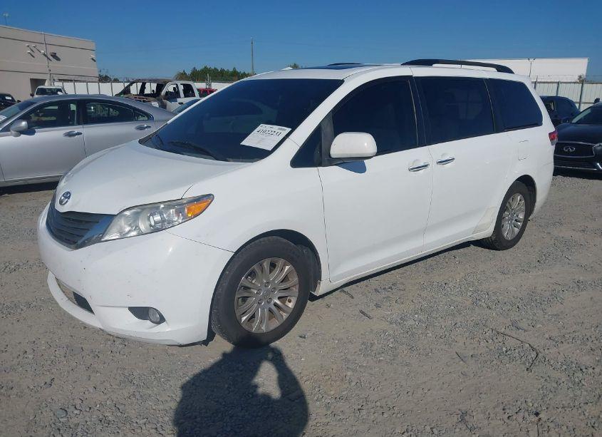 Photo 2 of 2012 Toyota Sienna XLE/LIMITED (VIN 5TDYK3DC1CS225564)