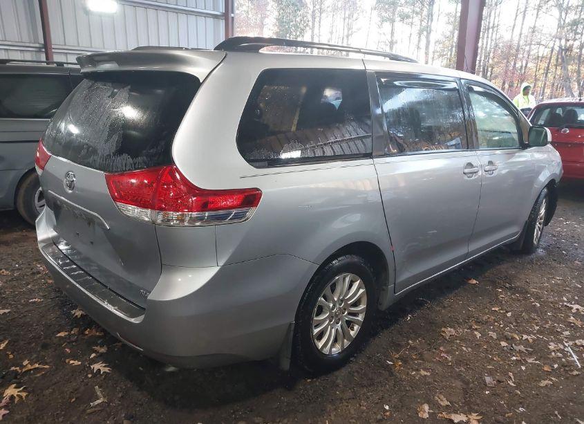 Photo 4 of 2012 Toyota Sienna XLE V6 8 PASSENGER (VIN 5TDYK3DC1CS225824)