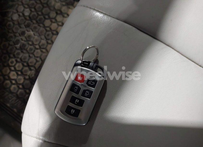 Photo 11 of 2012 Toyota Sienna XLE/LIMITED (VIN 5TDYK3DC1CS234894)