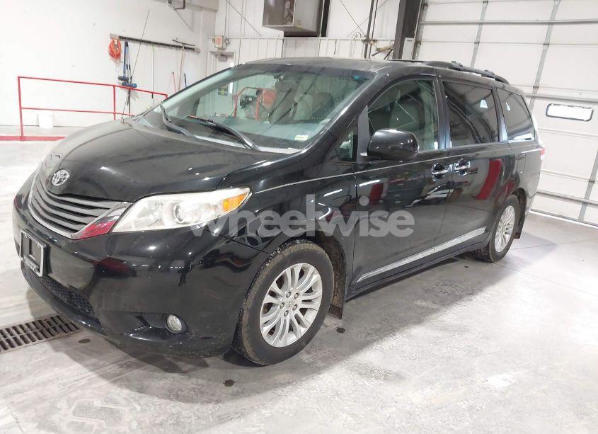 Photo 2 of 2012 Toyota Sienna XLE/LIMITED (VIN 5TDYK3DC1CS234894)