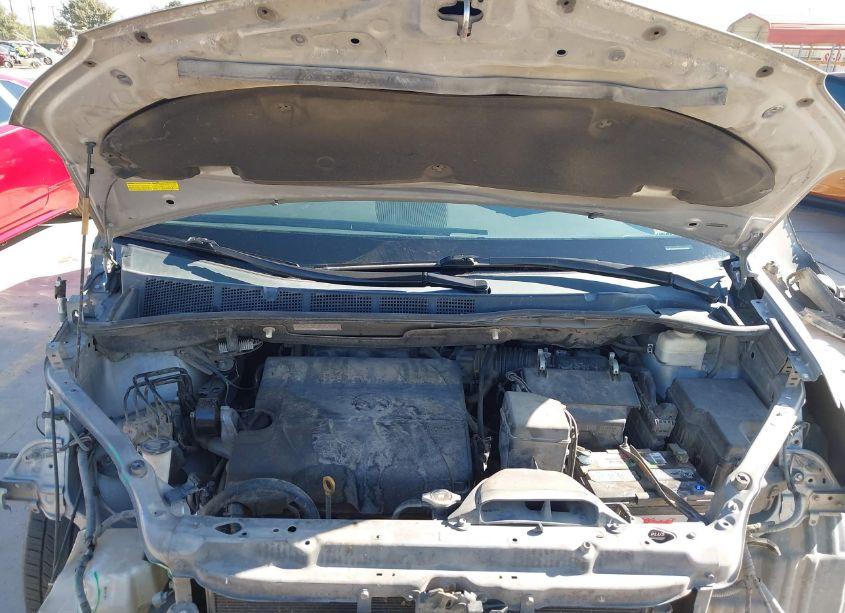 Photo 10 of 2012 Toyota Sienna XLE V6 8 PASSENGER (VIN 5TDYK3DC1CS238072)