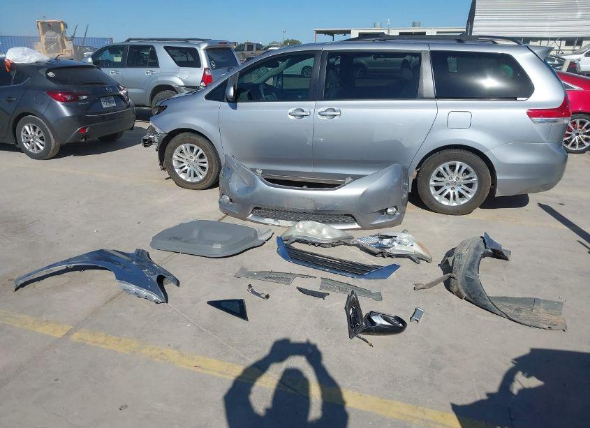 Photo 12 of 2012 Toyota Sienna XLE V6 8 PASSENGER (VIN 5TDYK3DC1CS238072)