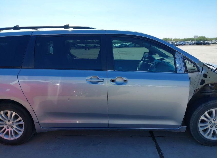 Photo 14 of 2012 Toyota Sienna XLE V6 8 PASSENGER (VIN 5TDYK3DC1CS238072)
