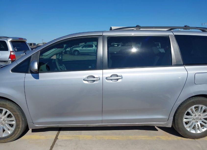 Photo 15 of 2012 Toyota Sienna XLE V6 8 PASSENGER (VIN 5TDYK3DC1CS238072)