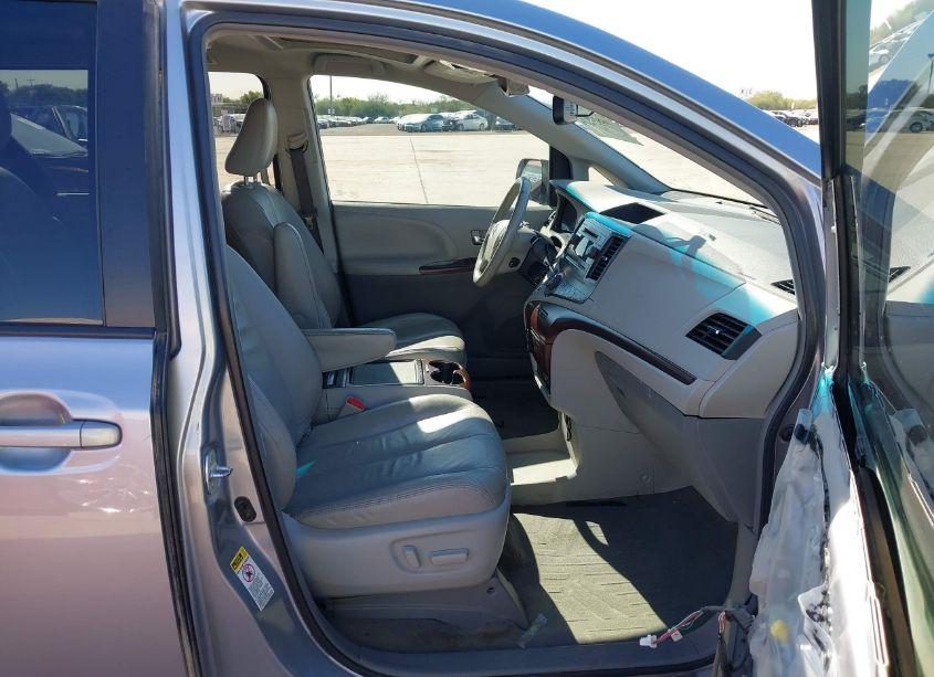 Photo 5 of 2012 Toyota Sienna XLE V6 8 PASSENGER (VIN 5TDYK3DC1CS238072)