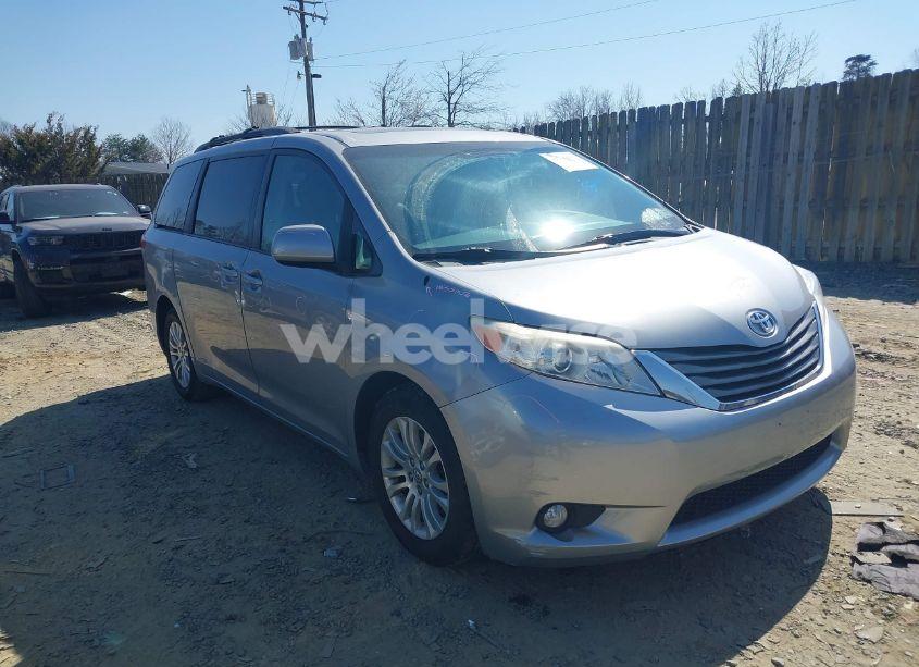 2012 Toyota Sienna XLE V6 8 PASSENGER (VIN 5TDYK3DC1CS245927) main photo