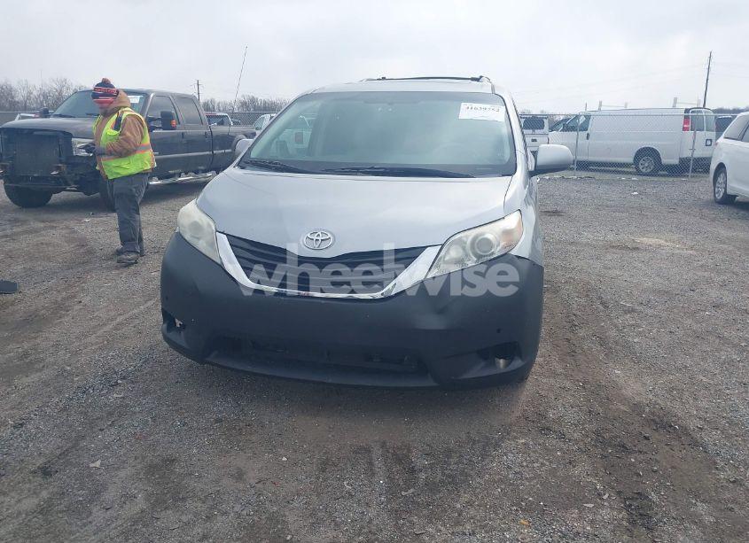 Photo 12 of 2012 Toyota Sienna XLE V6 8 PASSENGER (VIN 5TDYK3DC1CS261626)