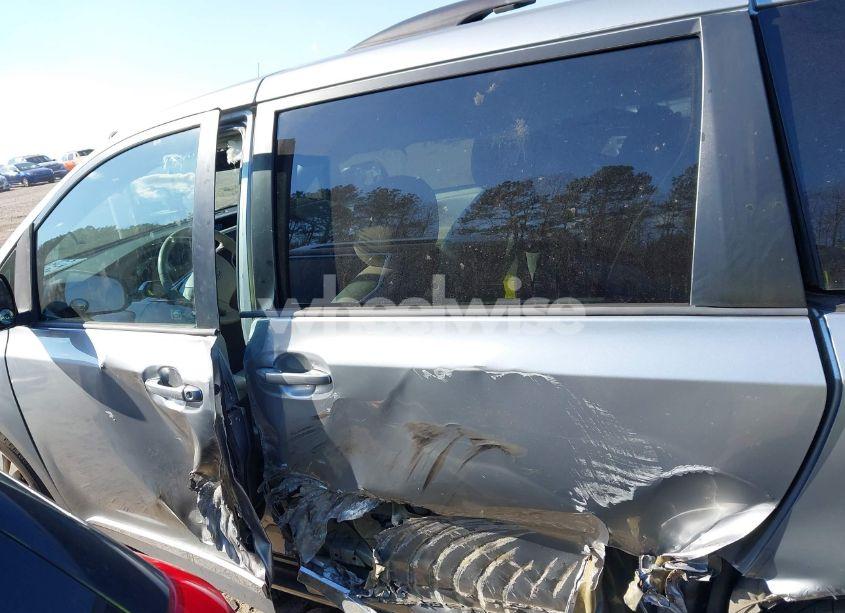 Photo 13 of 2012 Toyota Sienna XLE V6 8 PASSENGER (VIN 5TDYK3DC1CS278846)