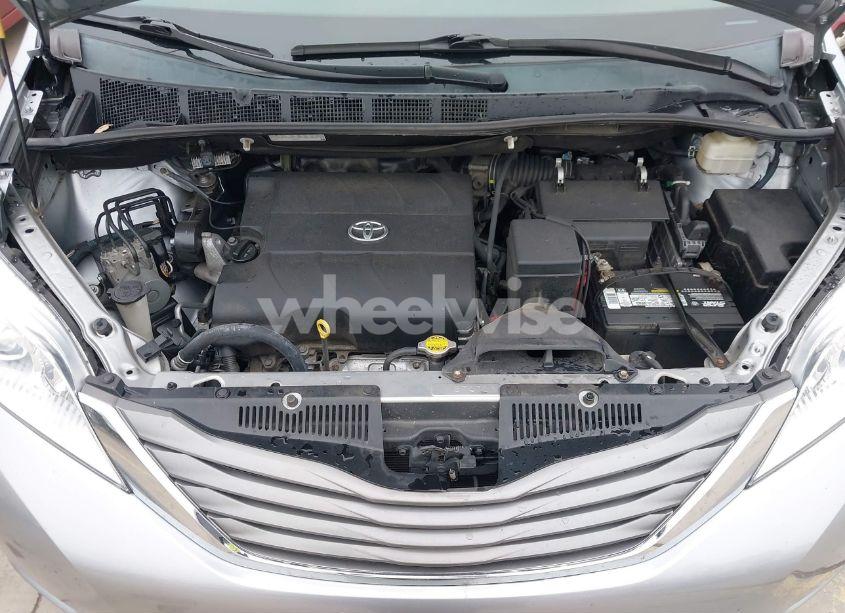 Photo 10 of 2013 Toyota Sienna XLE V6 8 PASSENGER (VIN 5TDYK3DC1DS318523)