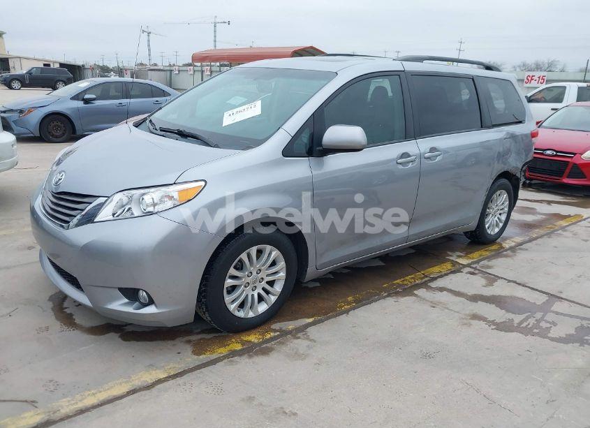 Photo 2 of 2013 Toyota Sienna XLE V6 8 PASSENGER (VIN 5TDYK3DC1DS318523)