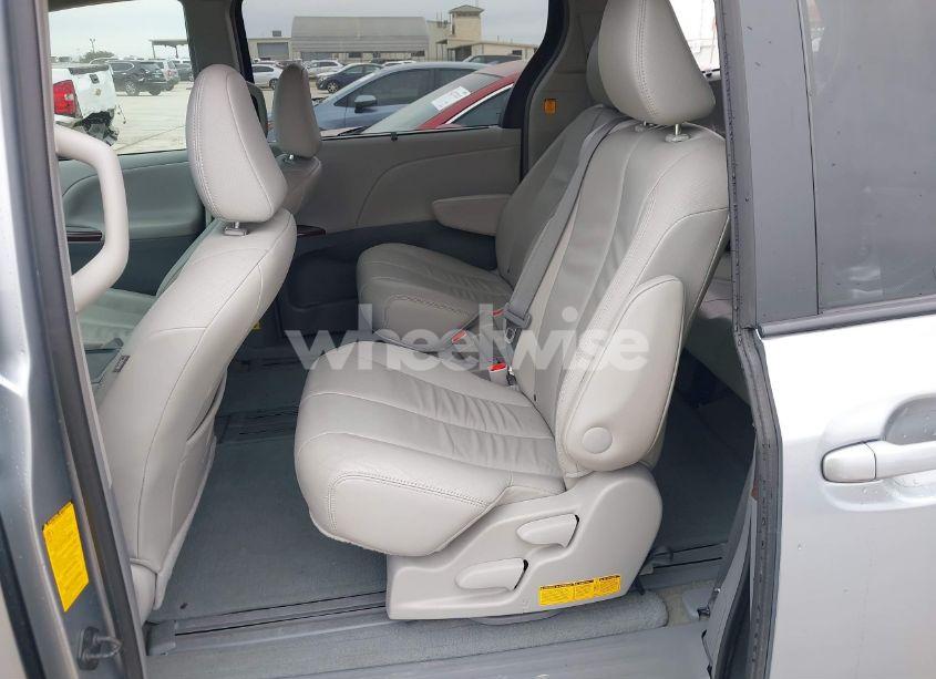 Photo 8 of 2013 Toyota Sienna XLE V6 8 PASSENGER (VIN 5TDYK3DC1DS318523)