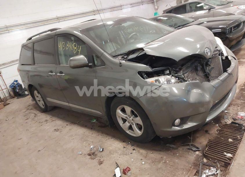 2013 Toyota Sienna XLE/LIMITED (VIN 5TDYK3DC1DS361100) main photo