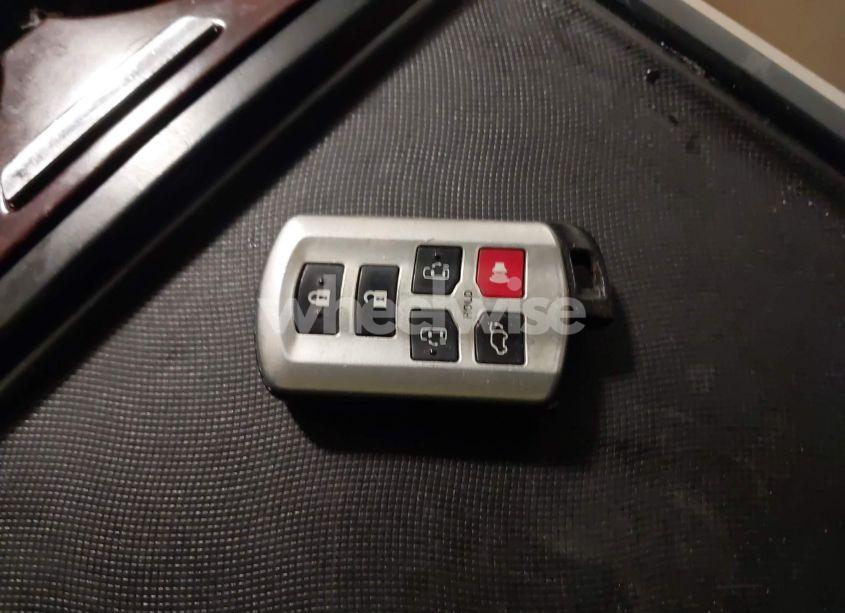 Photo 11 of 2013 Toyota Sienna XLE/LIMITED (VIN 5TDYK3DC1DS361100)