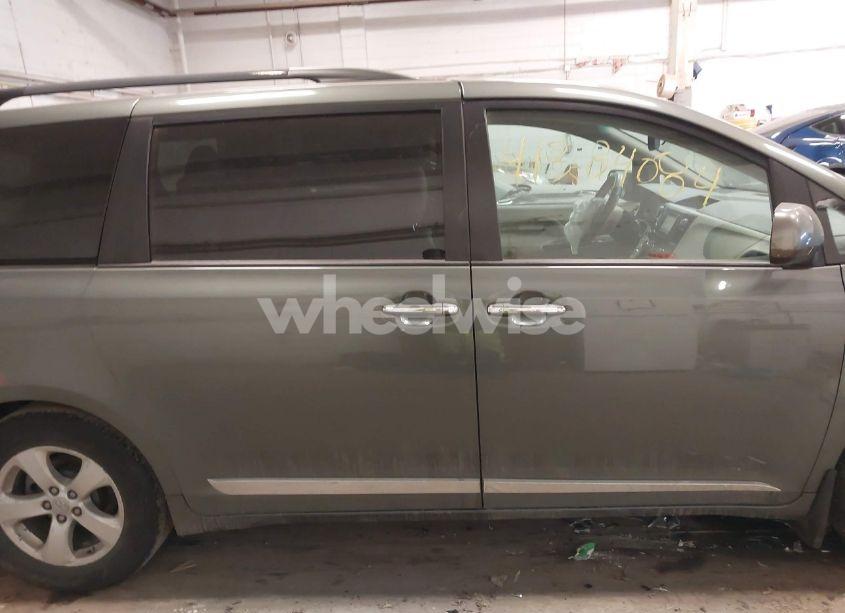 Photo 13 of 2013 Toyota Sienna XLE/LIMITED (VIN 5TDYK3DC1DS361100)