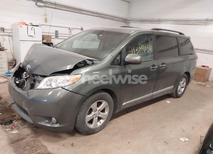 Photo 2 of 2013 Toyota Sienna XLE/LIMITED (VIN 5TDYK3DC1DS361100)