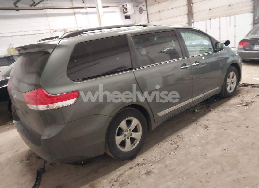 Photo 4 of 2013 Toyota Sienna XLE/LIMITED (VIN 5TDYK3DC1DS361100)