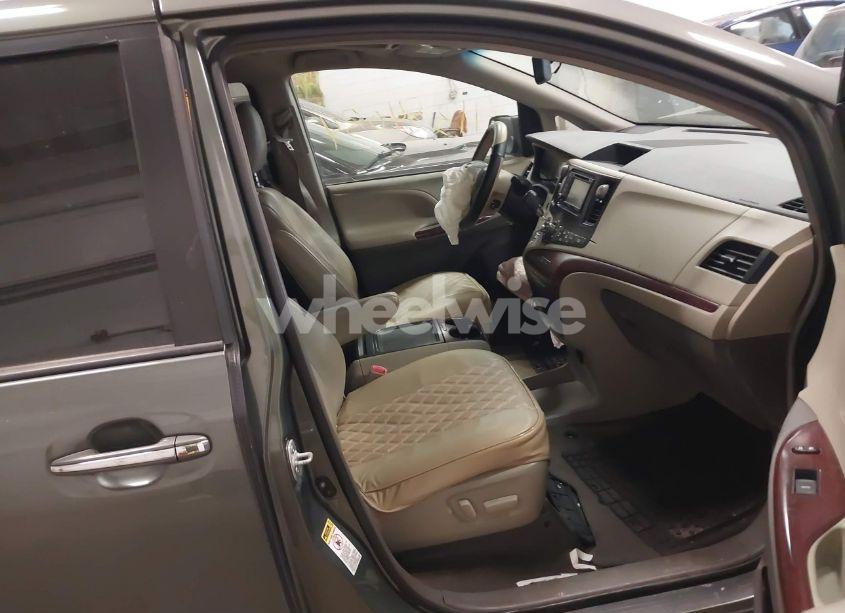 Photo 5 of 2013 Toyota Sienna XLE/LIMITED (VIN 5TDYK3DC1DS361100)