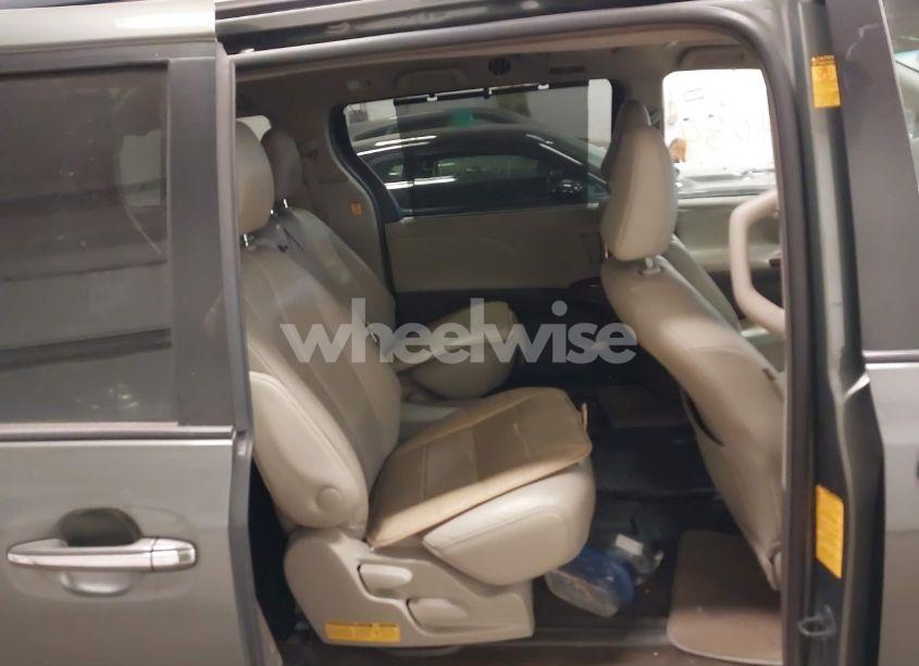 Photo 8 of 2013 Toyota Sienna XLE/LIMITED (VIN 5TDYK3DC1DS361100)