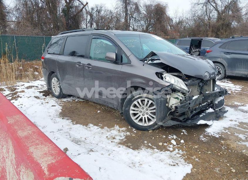 2013 Toyota Sienna XLE V6 8 PASSENGER (VIN 5TDYK3DC1DS401529) main photo