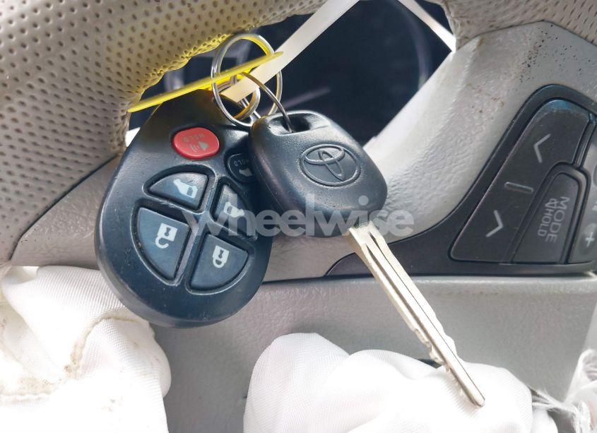 Photo 11 of 2013 Toyota Sienna XLE V6 8 PASSENGER (VIN 5TDYK3DC1DS401529)