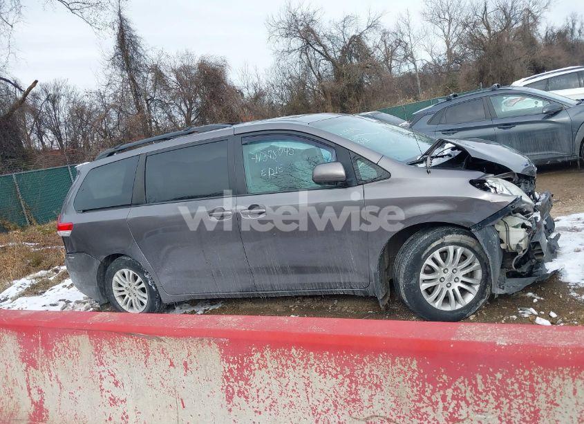 Photo 13 of 2013 Toyota Sienna XLE V6 8 PASSENGER (VIN 5TDYK3DC1DS401529)