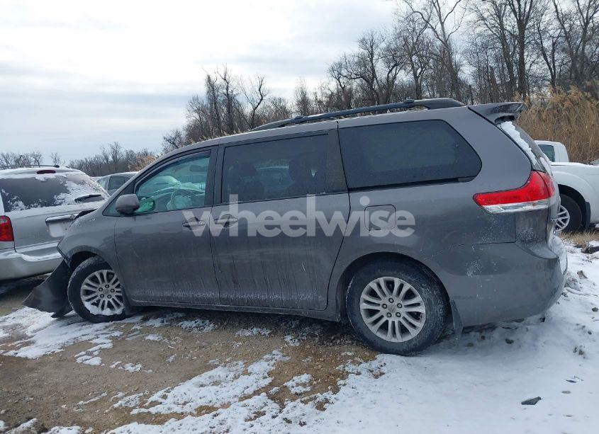 Photo 14 of 2013 Toyota Sienna XLE V6 8 PASSENGER (VIN 5TDYK3DC1DS401529)