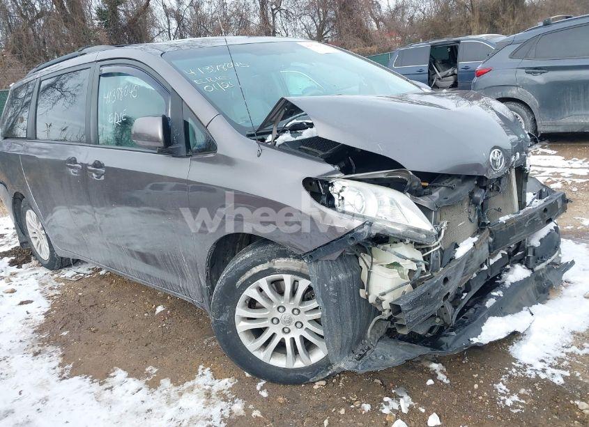 Photo 18 of 2013 Toyota Sienna XLE V6 8 PASSENGER (VIN 5TDYK3DC1DS401529)