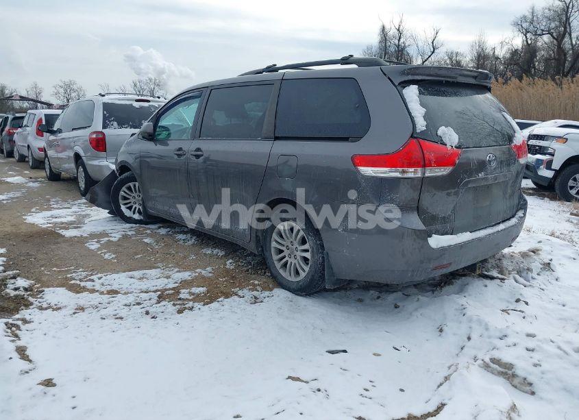 Photo 3 of 2013 Toyota Sienna XLE V6 8 PASSENGER (VIN 5TDYK3DC1DS401529)