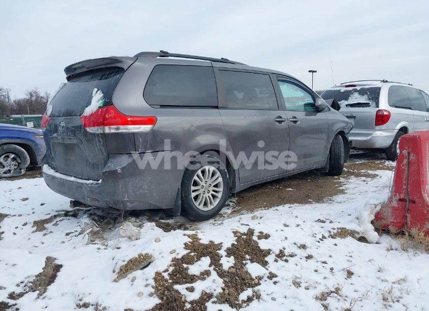 Photo 4 of 2013 Toyota Sienna XLE V6 8 PASSENGER (VIN 5TDYK3DC1DS401529)