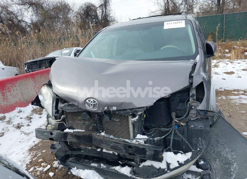 Photo 6 of 2013 Toyota Sienna XLE V6 8 PASSENGER (VIN 5TDYK3DC1DS401529)