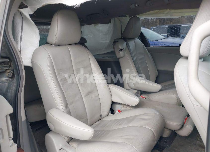 Photo 8 of 2013 Toyota Sienna XLE V6 8 PASSENGER (VIN 5TDYK3DC1DS401529)