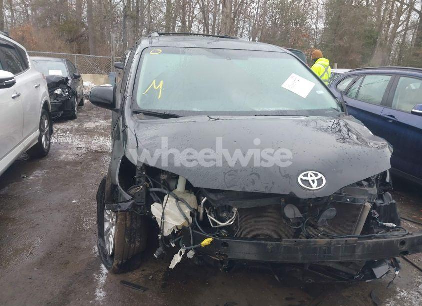 Photo 11 of 2014 Toyota Sienna XLE/LIMITED (VIN 5TDYK3DC1ES446181)