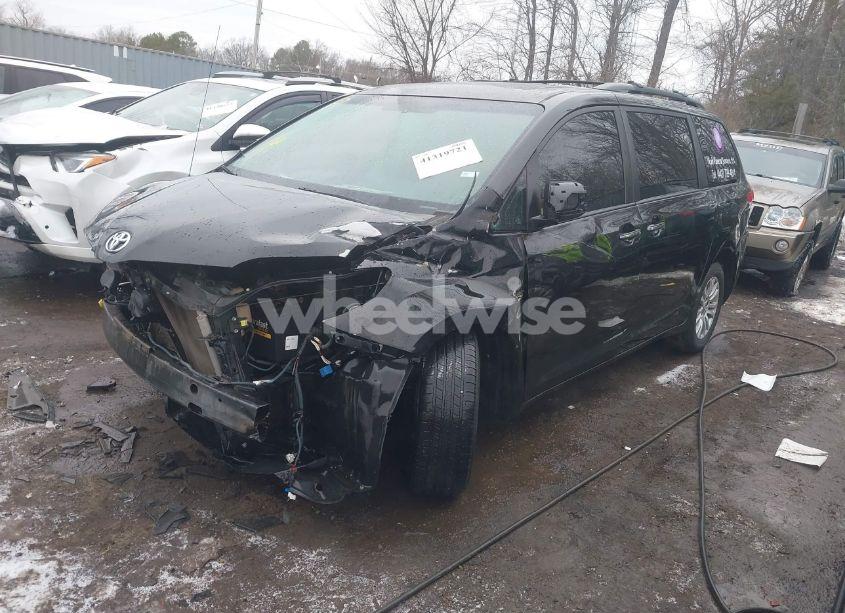 Photo 2 of 2014 Toyota Sienna XLE/LIMITED (VIN 5TDYK3DC1ES446181)