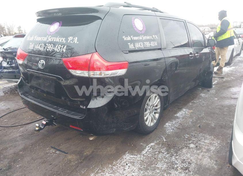 Photo 4 of 2014 Toyota Sienna XLE/LIMITED (VIN 5TDYK3DC1ES446181)