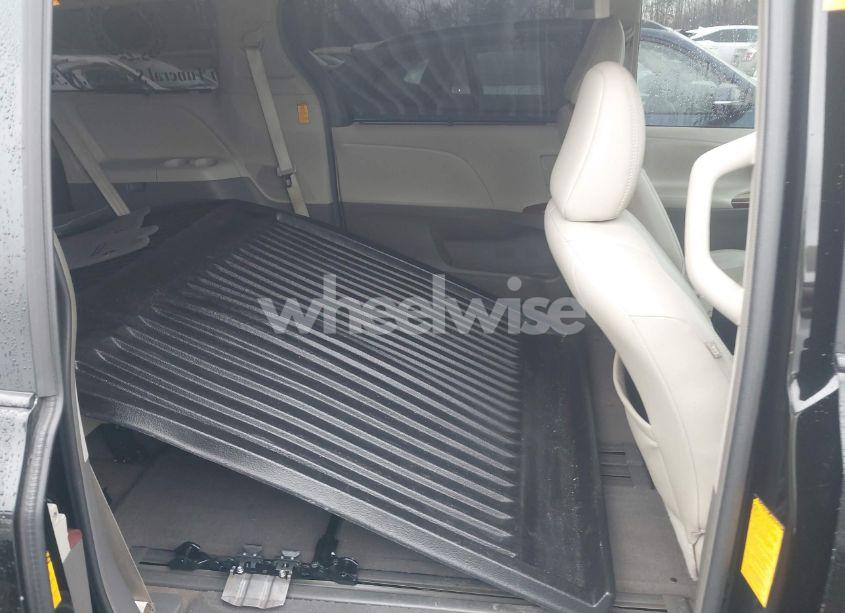 Photo 8 of 2014 Toyota Sienna XLE/LIMITED (VIN 5TDYK3DC1ES446181)