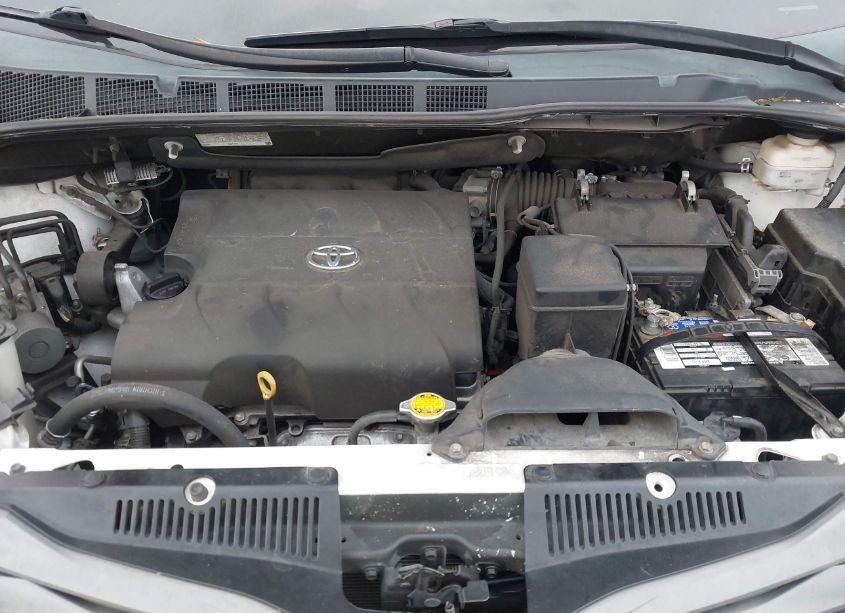 Photo 10 of 2014 Toyota Sienna XLE V6 8 PASSENGER (VIN 5TDYK3DC1ES448254)