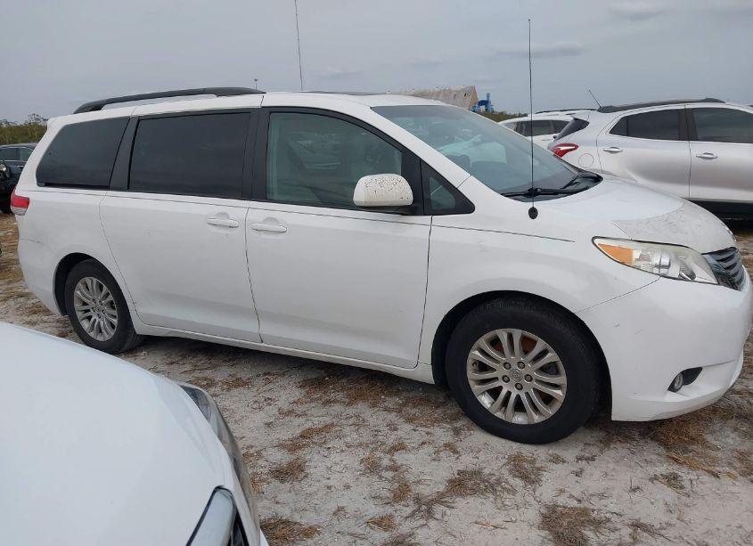 Photo 13 of 2014 Toyota Sienna XLE V6 8 PASSENGER (VIN 5TDYK3DC1ES448254)